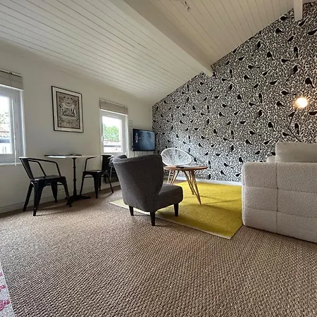 Bel Appartement, Oiseau 1