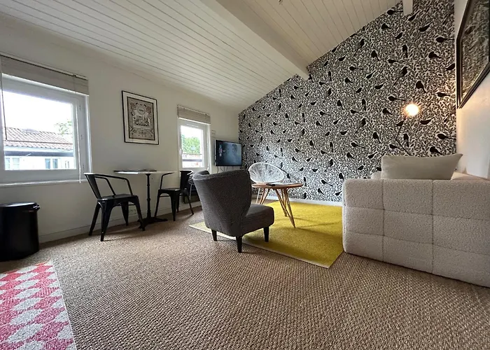 Bel Appartement, Oiseau 1
